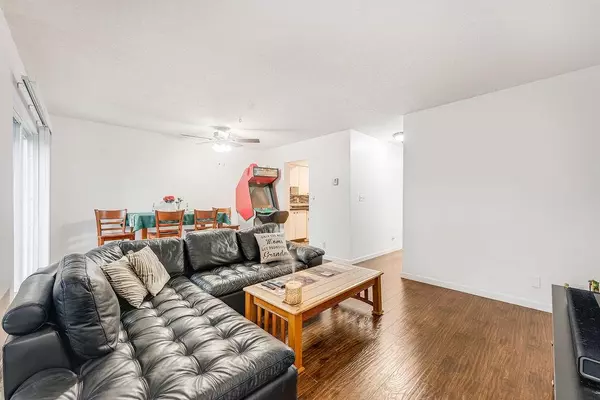 Surrey, BC V3W 7E6,13880 74 AVE #72