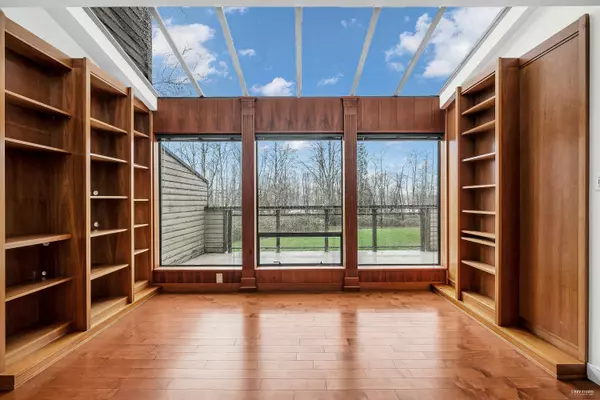 Burnaby, BC V5E 4B7,5759 Mayview CIR