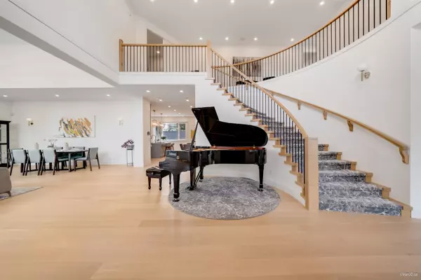 Burnaby, BC V5E 4B4,7415 Lambeth DR