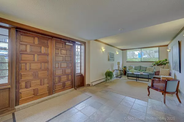 West Vancouver, BC V7T 1H6,1390 Duchess AVE #603