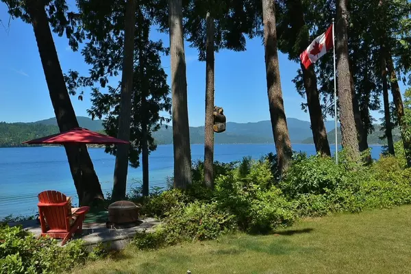 Sechelt, BC V7Z 0P5,6109 Sechelt Inlet RD
