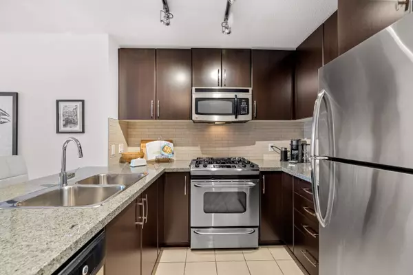 Port Moody, BC V3H 0B7,660 Nootka WAY #902