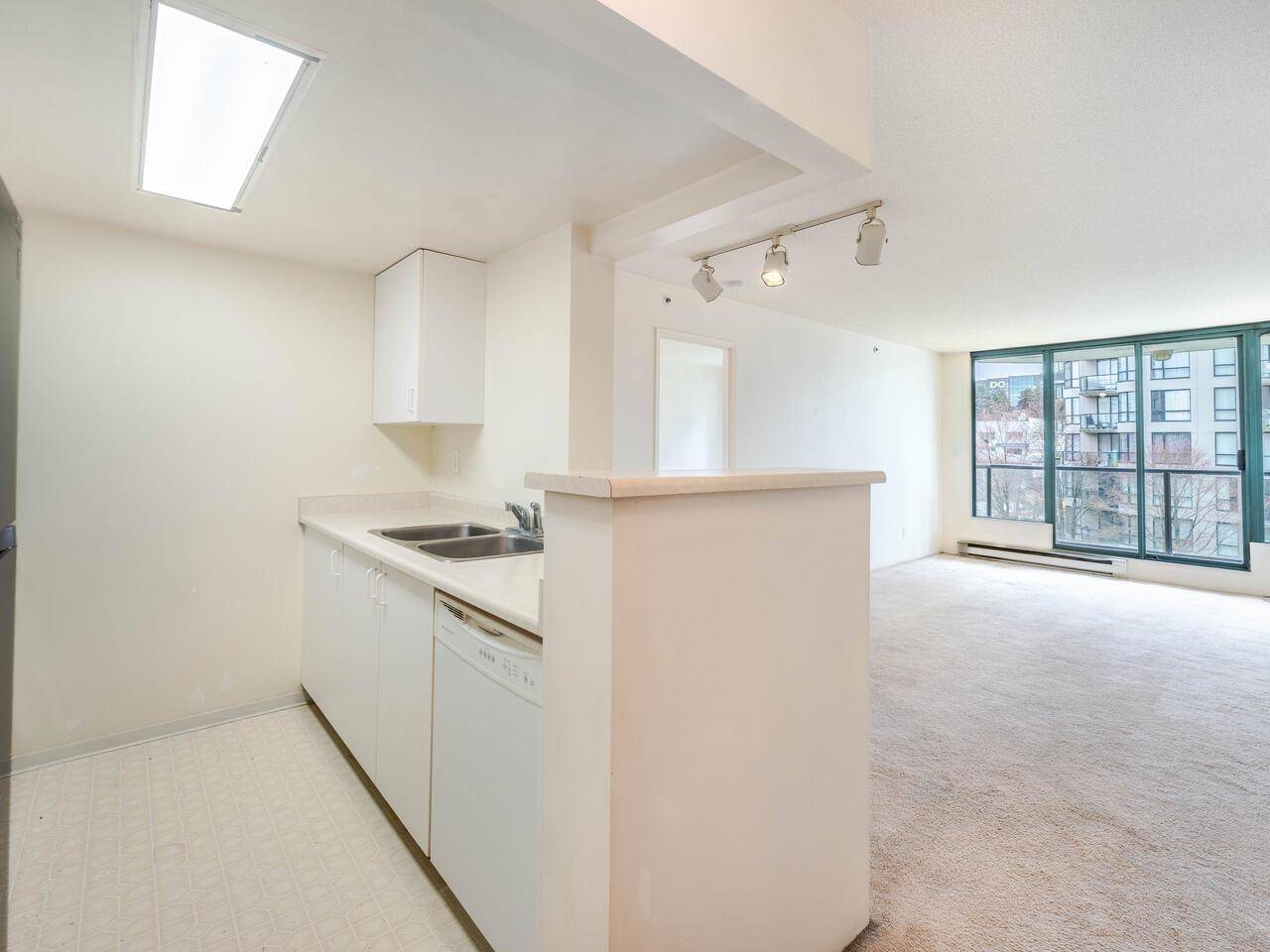 New Westminster, BC V3M 6R5,55 Tenth ST #408