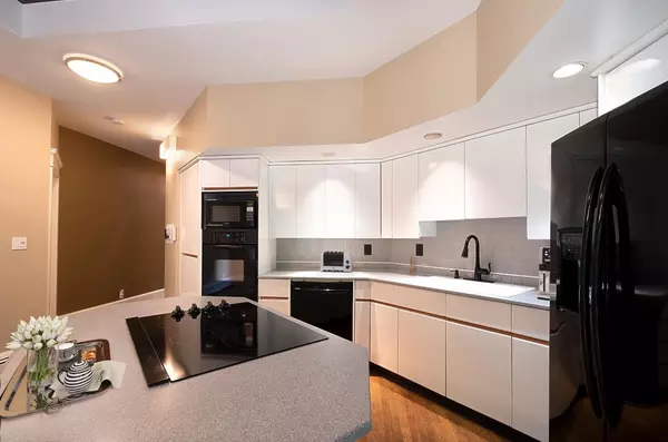 Vancouver, BC V6J 4H3,1576 Angus DR