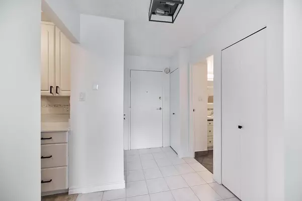 Vancouver, BC V6G 1K4,1720 Barclay ST #704