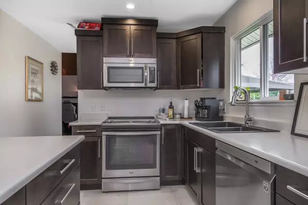 Surrey, BC V3S 5M8,19212 Fairway DR