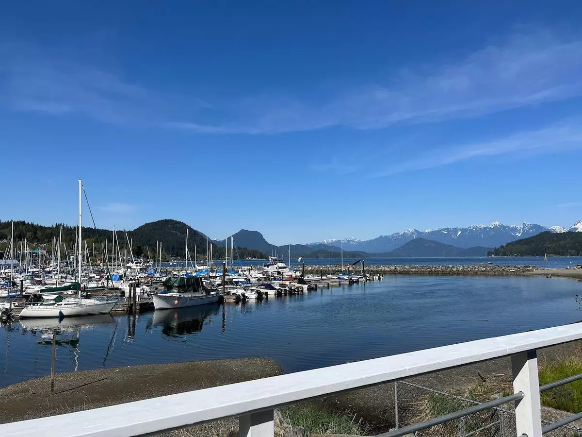 Gibsons, BC V0N 1V8,650 Bay RD