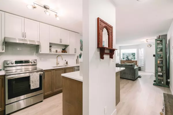 Surrey, BC V3R 0V1,15150 108 AVE #110