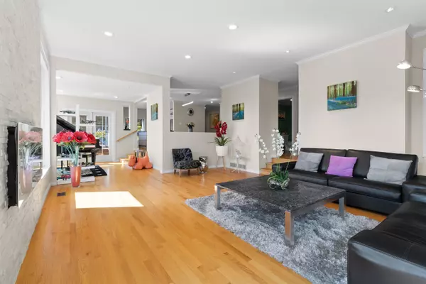 West Vancouver, BC V7W 1E9,4635 Caulfeild DR