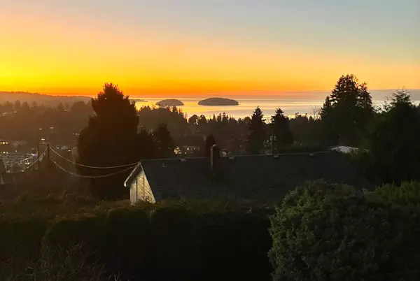 Gibsons, BC V0N 1V9,526 Spyglass PL