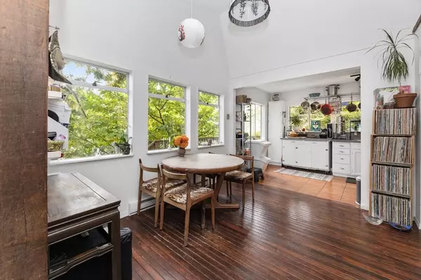 Gibsons, BC V0N 1V1,1833 North RD