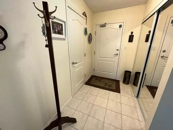 Maple Ridge, BC V2X 3N8,12148 224 ST #610