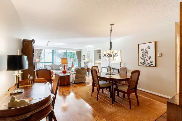 West Vancouver, BC V7T 2Y1,338 Taylor WAY #3E