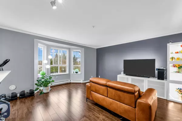 Surrey, BC V3R 0W8,15268 105 AVE #409