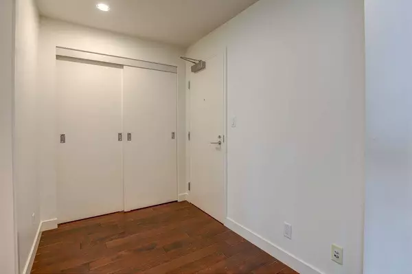 Vancouver, BC V6B 0E6,128 W Cordova ST #2704