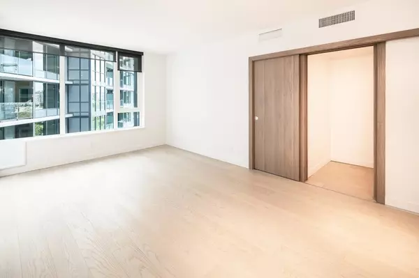 Vancouver, BC V6B 0P4,68 Smithe ST #802