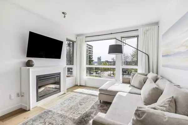 717 Chesterfield AVE #208,  North Vancouver,  BC V7M 3L8