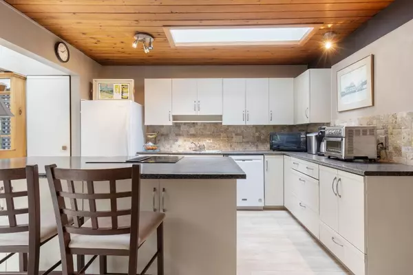 West Vancouver, BC V7S 1H8,1395 3rd ST