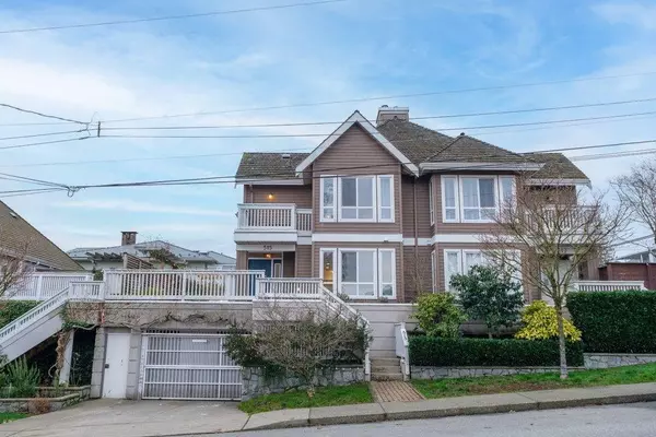 North Vancouver, BC V7L 4W2,515 St. Andrews AVE