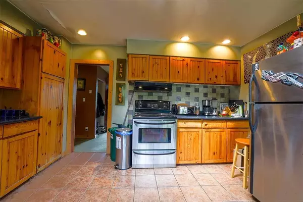 Squamish, BC V8B 0G2,40324 Hood RD