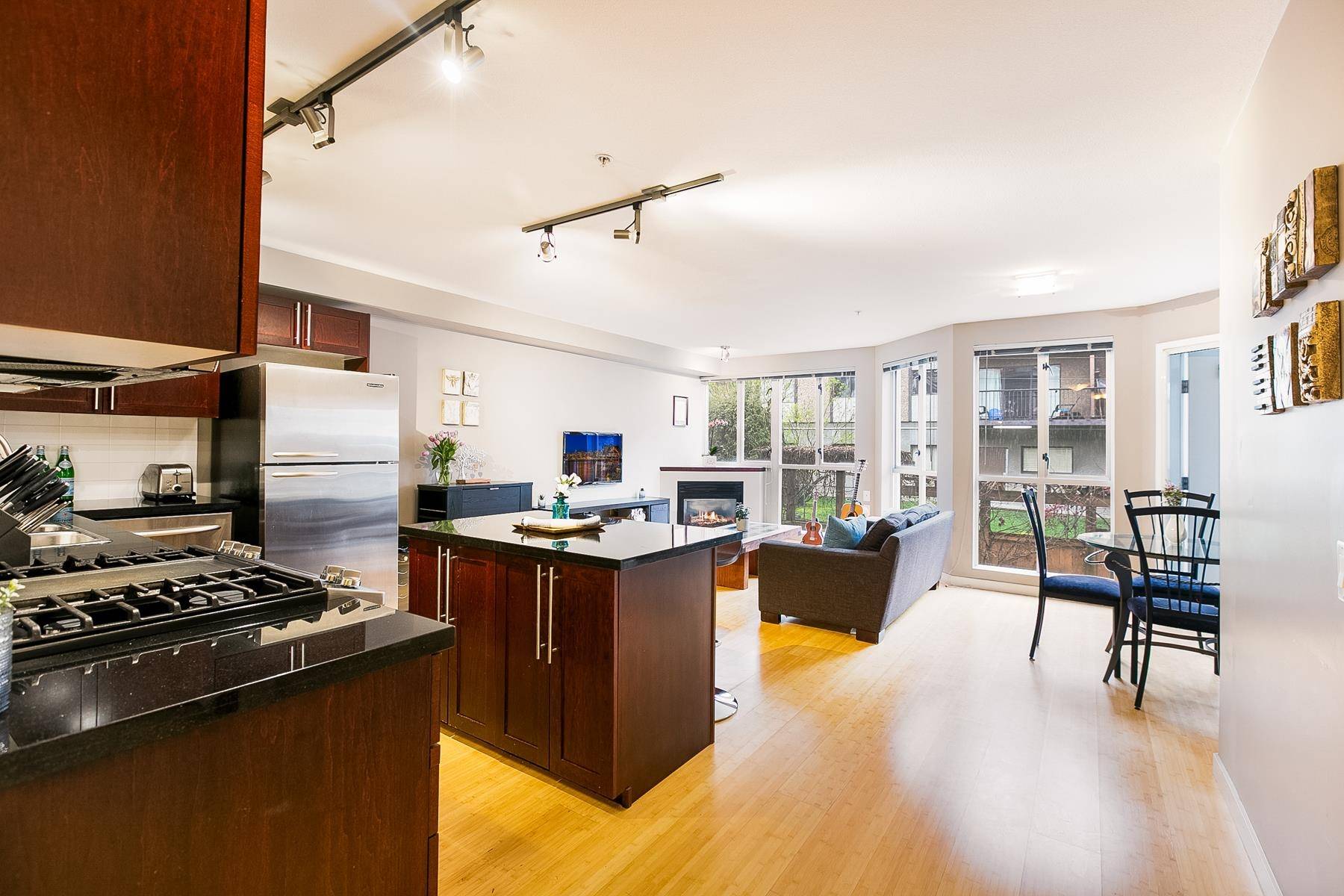 North Vancouver, BC V7L 1E6,122 E 3rd ST #306