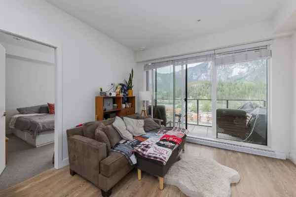 Squamish, BC V8B 0Z7,37881 Cleveland AVE #610