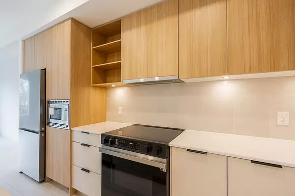 Surrey, BC V3V 0G9,13439 94a AVE #207