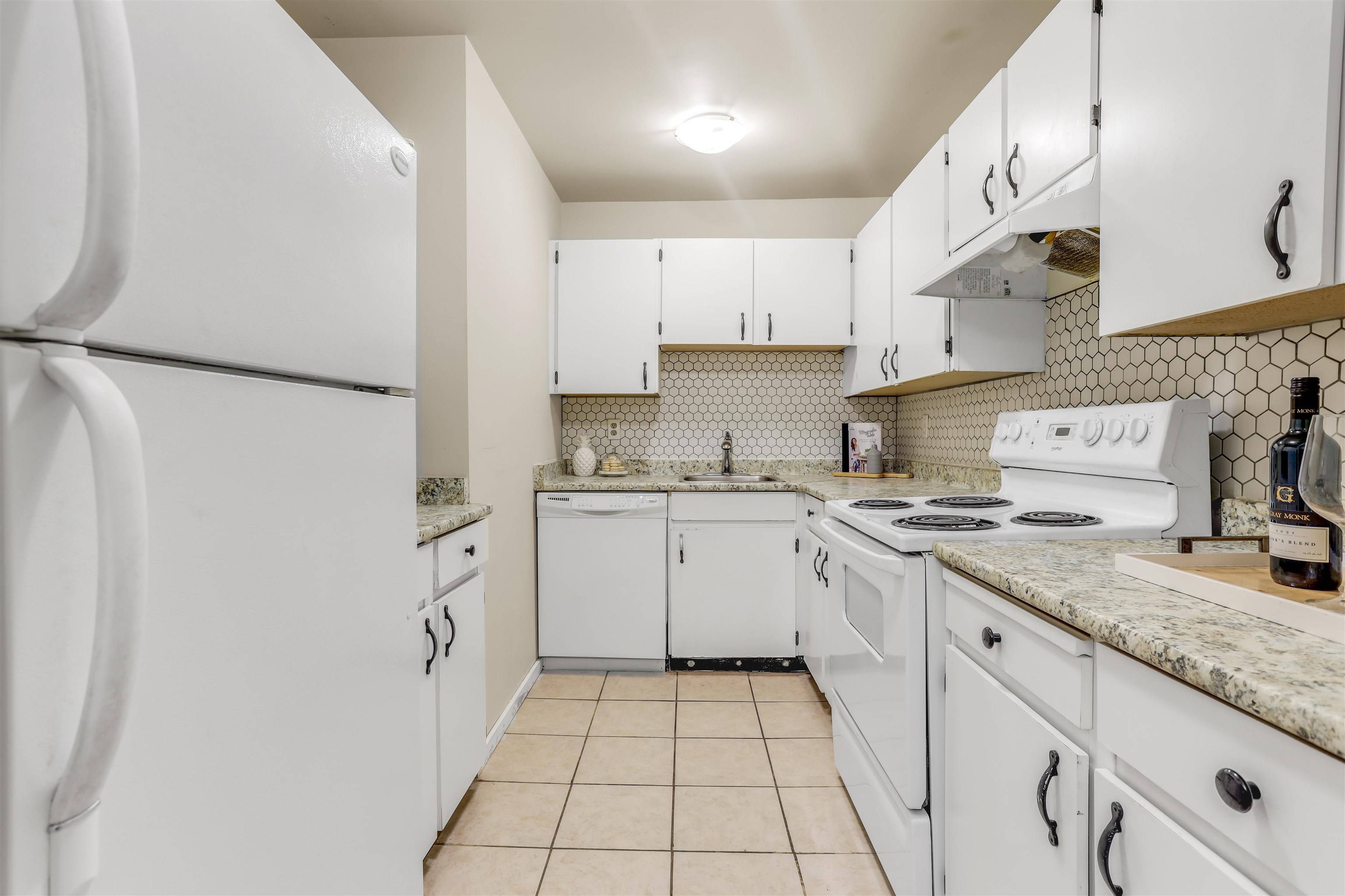 Surrey, BC V2T 2K5,10698 151a ST #208