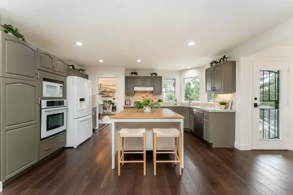 Port Moody, BC V3H 4M6,43 Wildwood DR