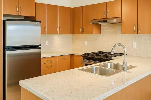 Burnaby, BC V5C 0A9,4728 Dawson ST #114
