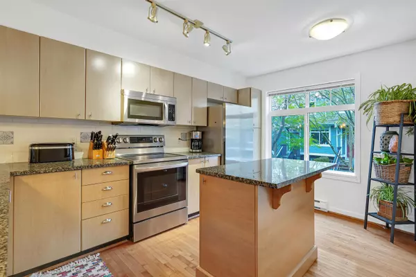 Surrey, BC V3Z 2B3,15236 36 AVE #129