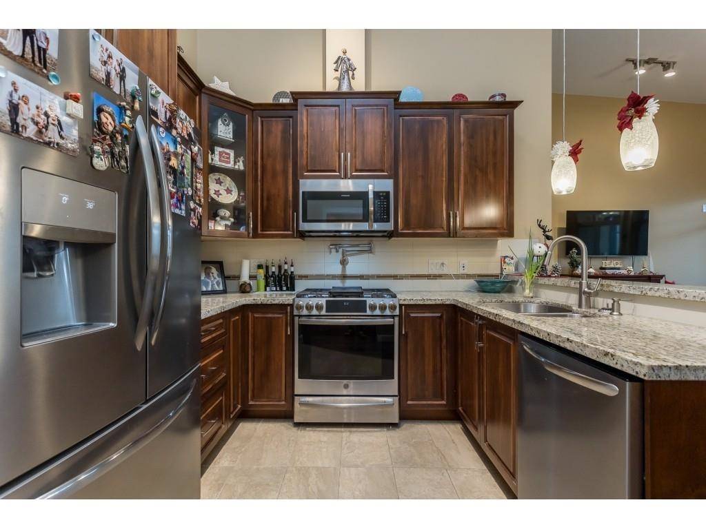 Abbotsford, BC V2T 0G7,32445 Simon AVE #604