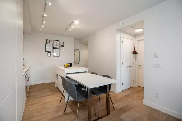 Coquitlam, BC V3J 0H6,525 Foster AVE #403