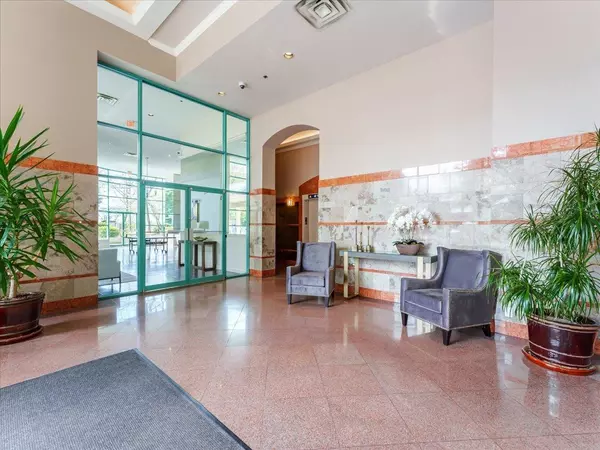 West Vancouver, BC V7T 2Y4,328 Taylor WAY #12C
