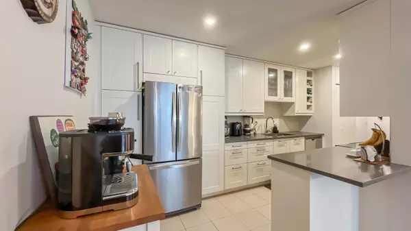 Burnaby, BC V3N 4R1,9584 Manchester DR #309