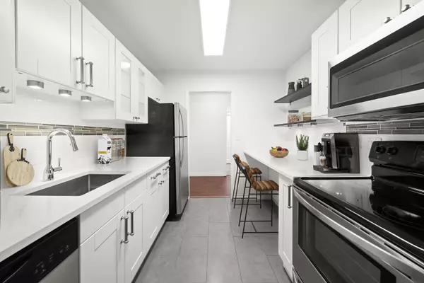 Richmond, BC V7A 1W8,10631 No. 3 RD #314