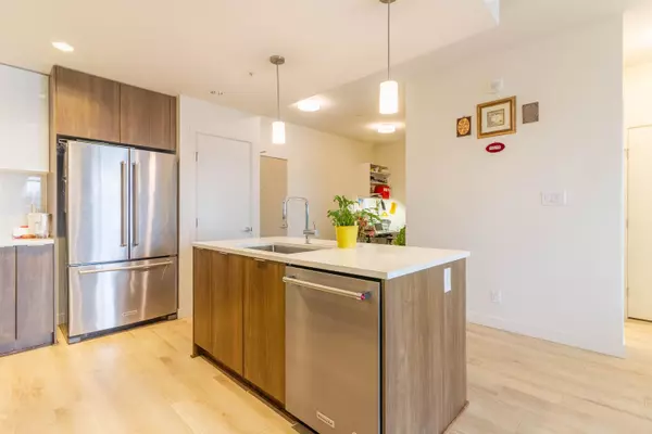 Burnaby, BC V5C 0J8,2188 Madison AVE #510