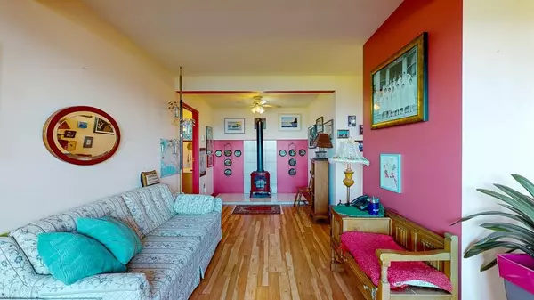 Sechelt, BC V0N 3A0,4987 Sunshine Coast HWY