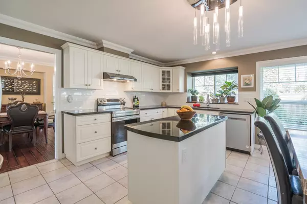 Surrey, BC V4P 3E6,14768 30a AVE