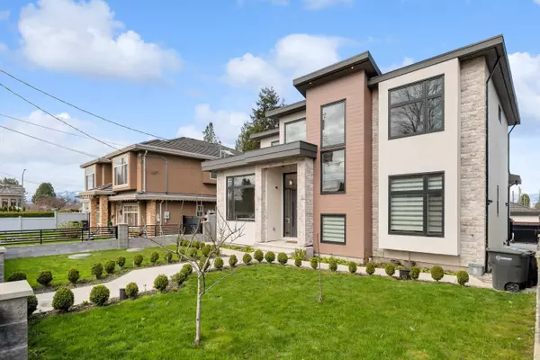 Burnaby, BC V5H 3G4,6636 Linden AVE