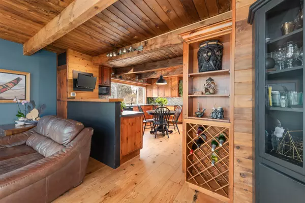 New Westminster, BC V3M 4Z8,800 South Dyke RD #1