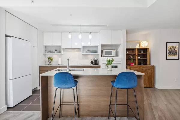 North Vancouver, BC V7M 1C5,171 W 2nd ST
