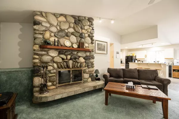 Pender Harbour, BC V0N 2H1,12599 Chris WAY