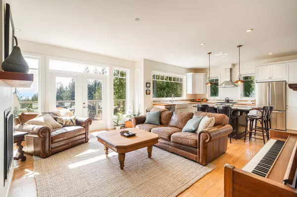 Bowen Island, BC V0N 1G2,963 Cowan Point DR