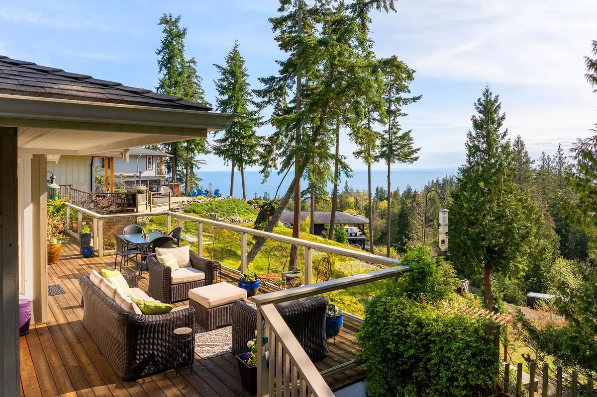 Bowen Island, BC V0N 1G2,963 Cowan Point DR