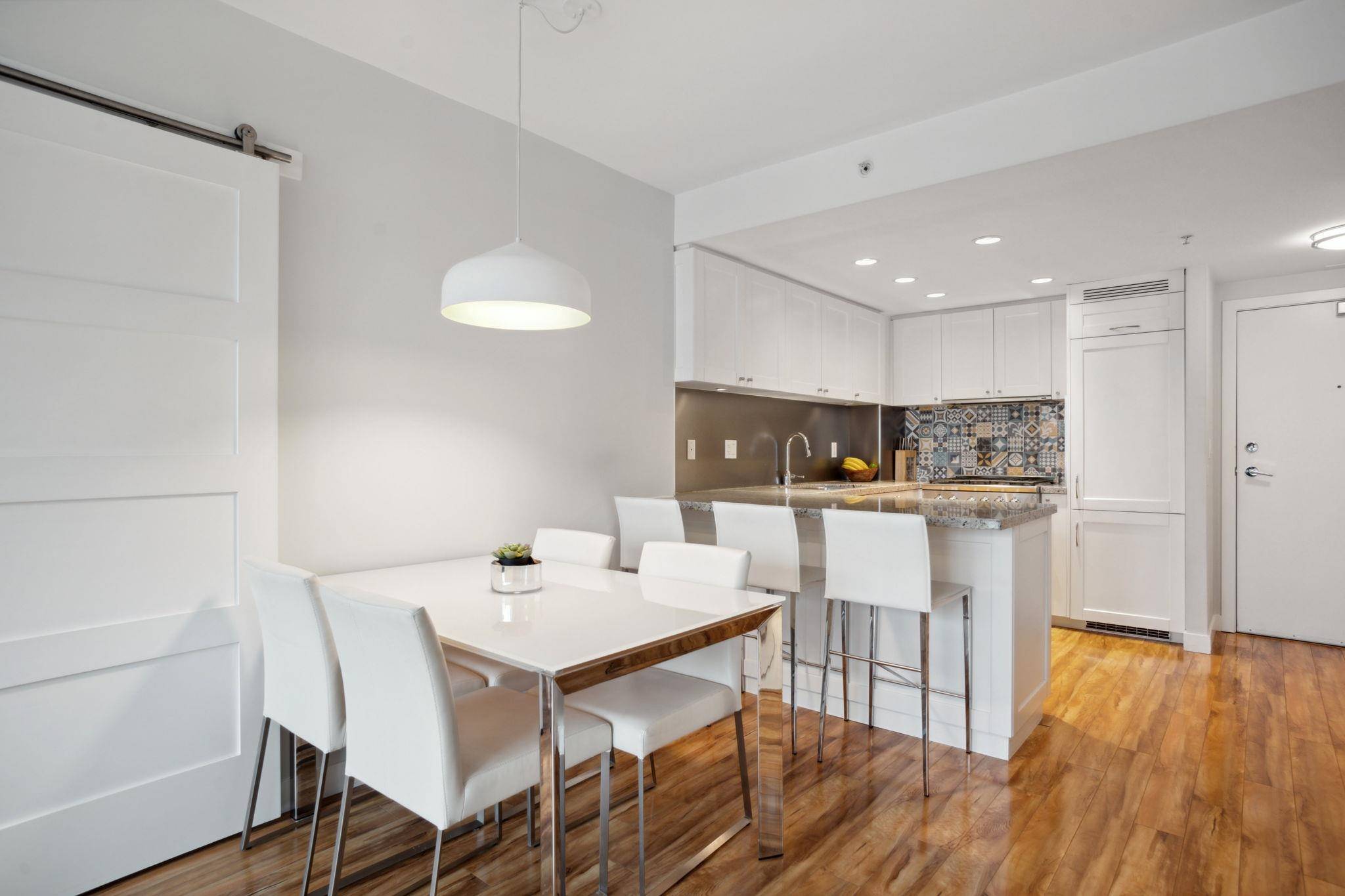 Vancouver, BC V6B 0B1,1133 Homer ST #706