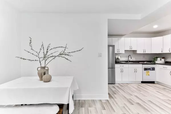 Coquitlam, BC V3J 1T9,1209 Howie AVE #113