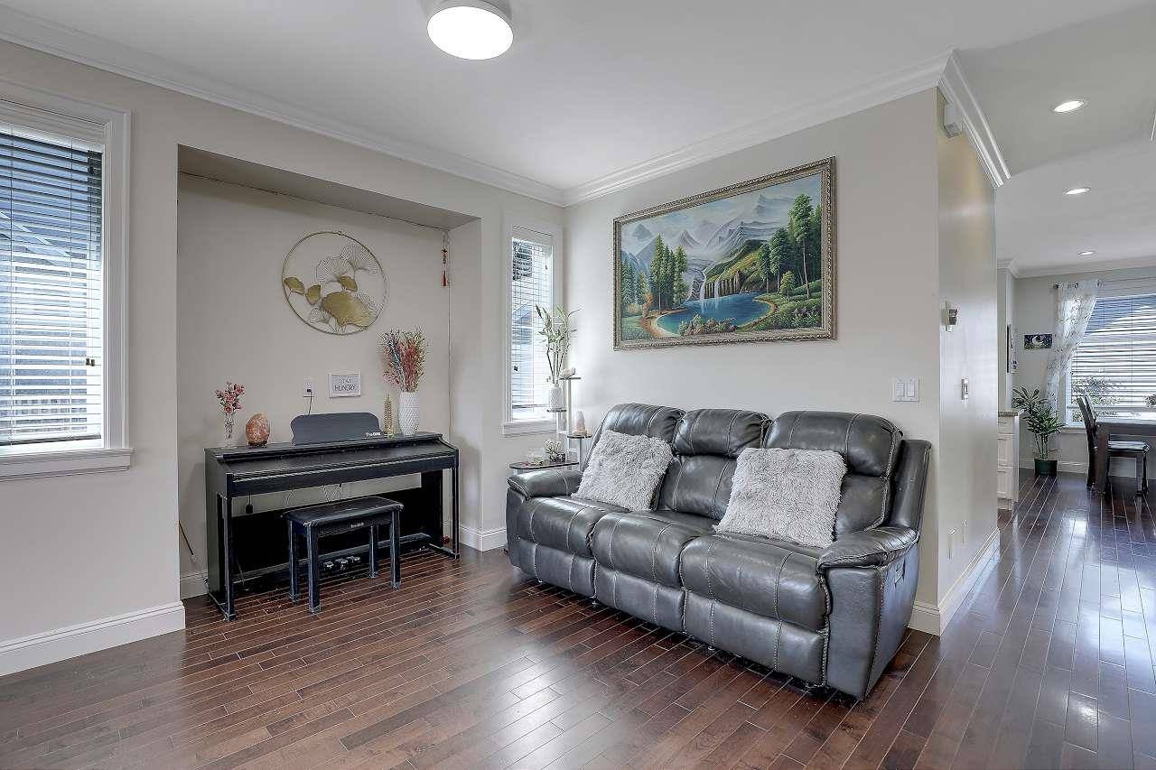 Surrey, BC V4P 3K4,2907 152a ST