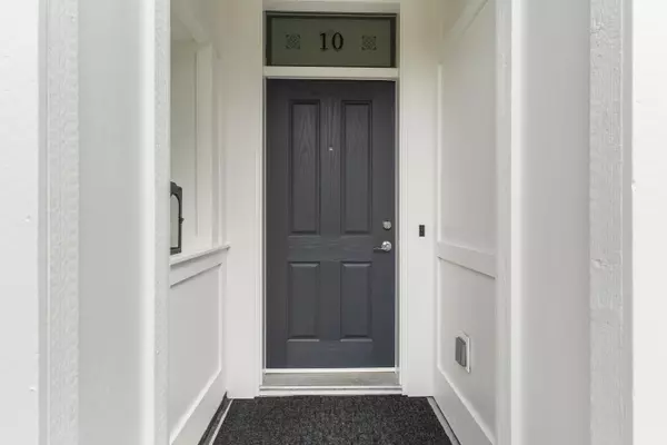Coquitlam, BC V3B 0E6,1231 Holtby ST #10