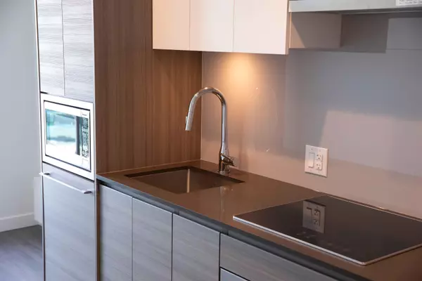 Surrey, BC V3T 0P7,13615 Fraser HWY #1707